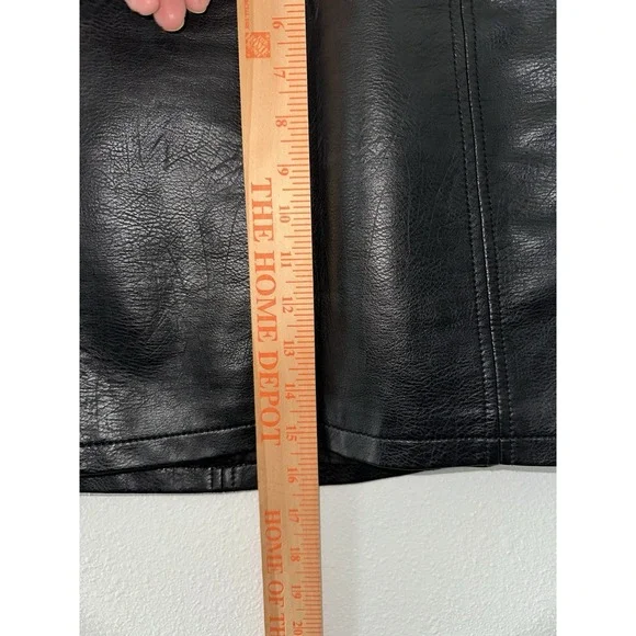 Free People Mini Retro Body Con Black Faux Leather Skirt Size 6 Vegan Leather - Picture 3 of 9